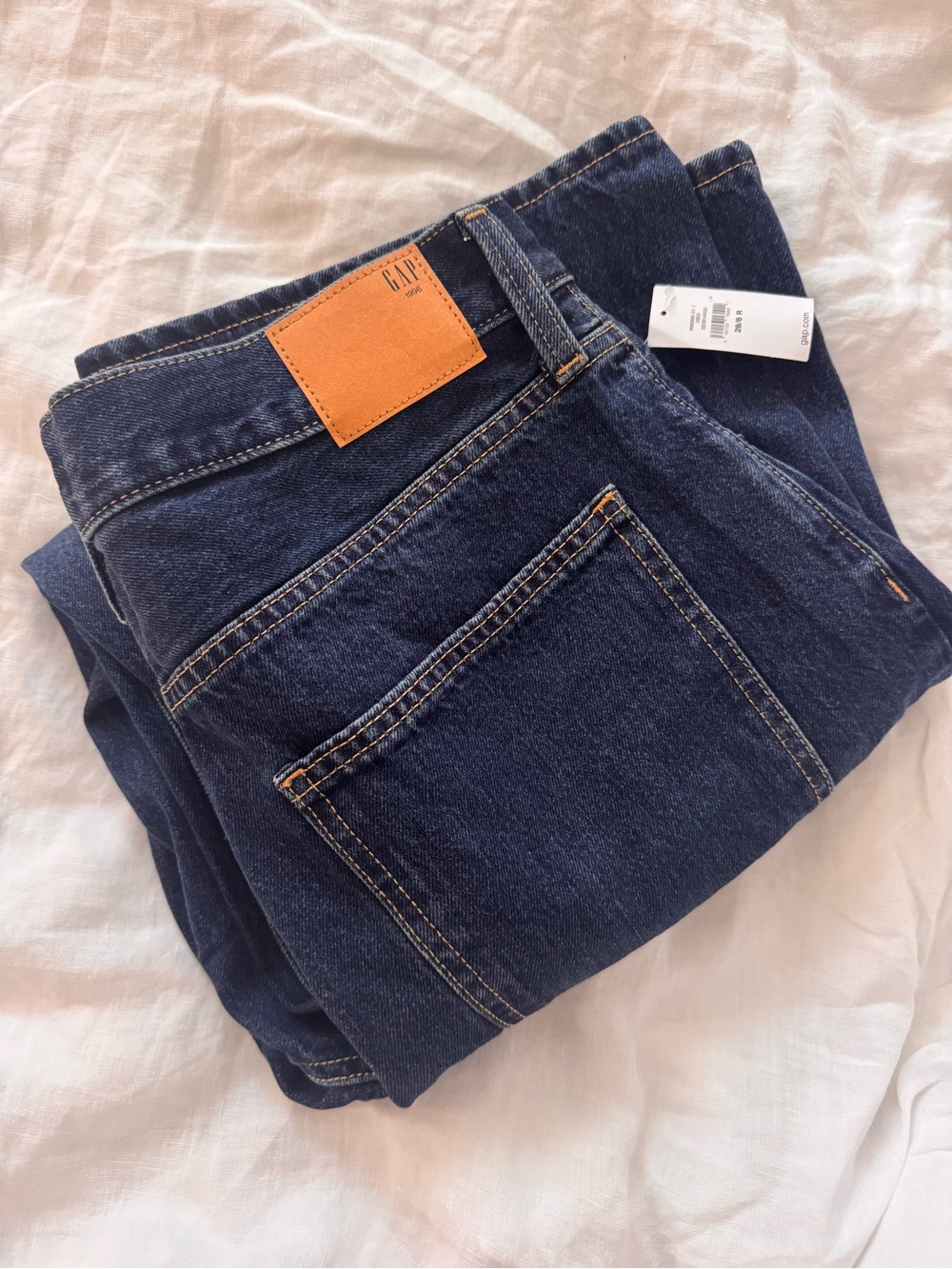 Gap x Hailey Bieber. The Hailey Extra Baggy Jean in Medium Indigo - Picture 4 of 5